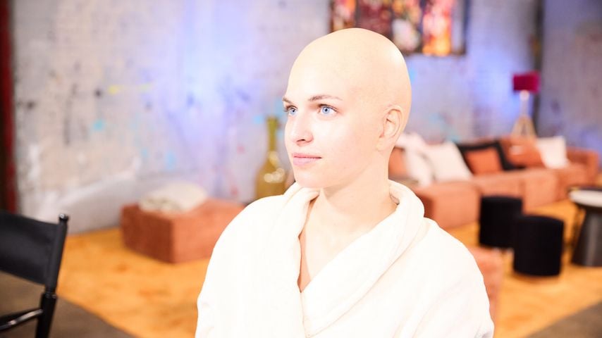 GNTM-Kandidatin Anna backstage vor dem Entscheidungswalk