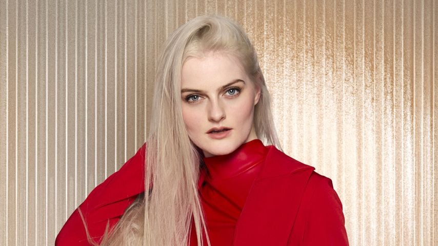 GNTM-Julia meistert Walk im Gedenken an verstorbenen Freund