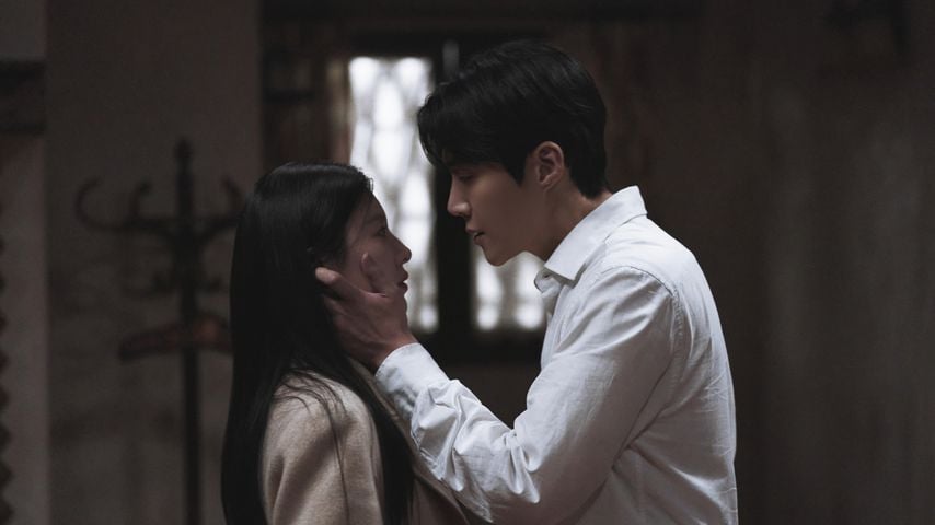 Go Youn-jung als Cha Mu-hee und Kim Seon-ho als Joo Ho-jin in "Can This Love Be Translated?"