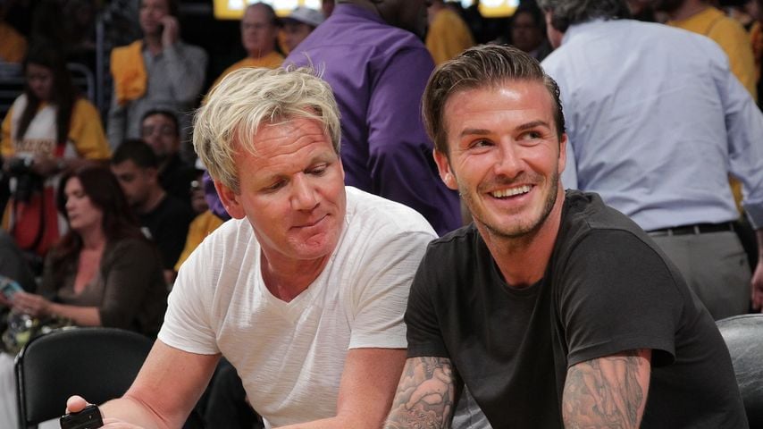 Gordon Ramsay und David Beckham verfolgen das Spiel der Los Angeles Lakers gegen die Dallas Mavericks im Staples Center, 2. Mai 2011