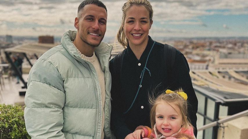 Gorka Márquez und Gemma Atkinson mit ihren Kindern