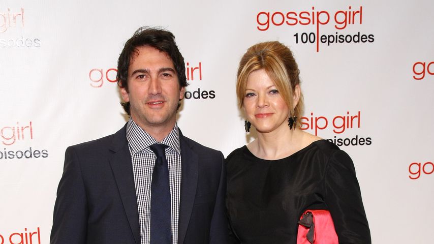 "Gossip Girl"-Produzenten Josh Schwartz & Stephanie Savage bei einer Feier anlässlich der 100. Folge
