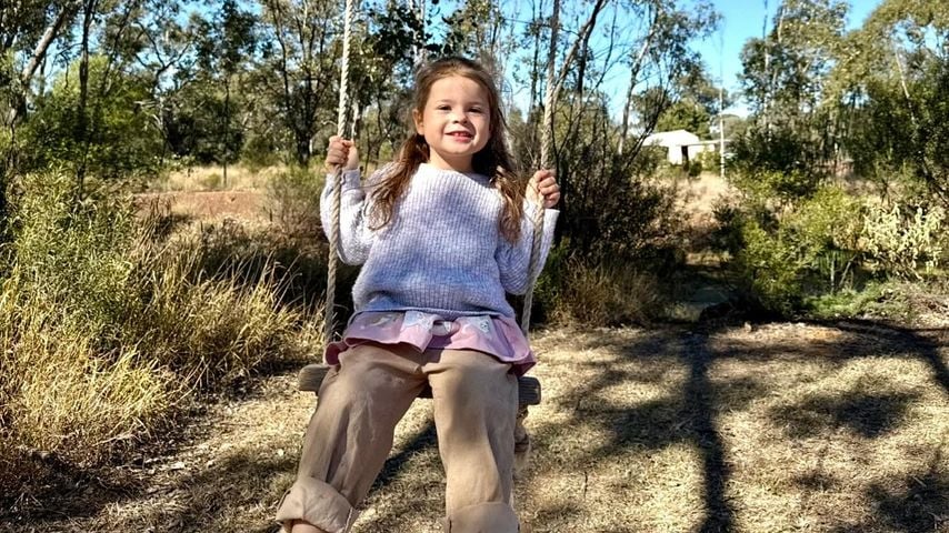 Grace Irwin schaukelt