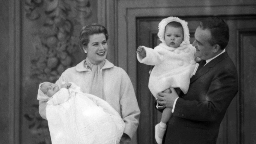 Grace Kelly und Fürst Rainier mit ihren Kindern Albert und Caroline