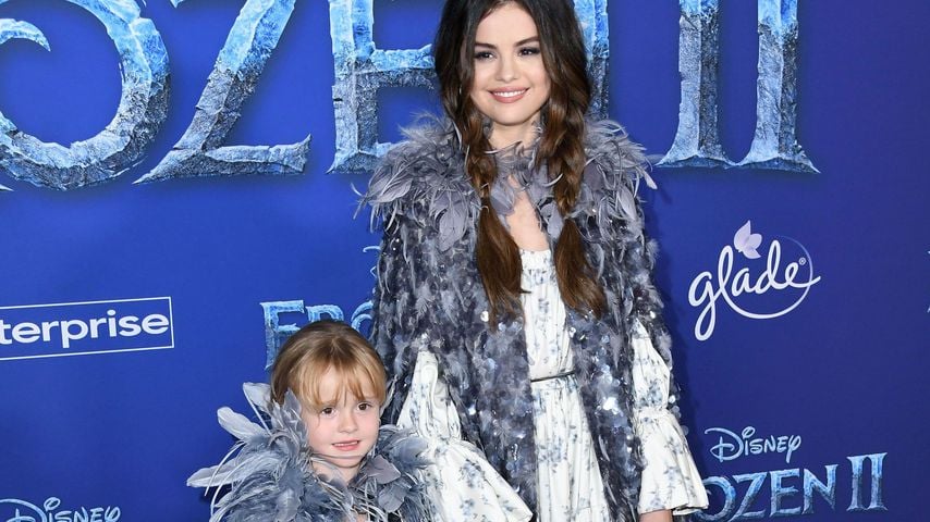 "Frozen 2"-Premiere: Sel Gomez mit Schwester im Partnerlook