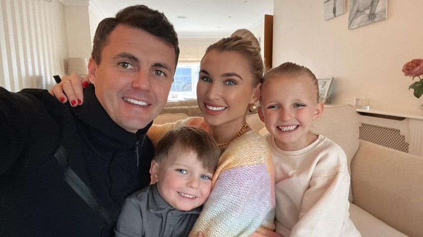 Greg Shepherd und Billie Faiers mit ihren Kindern Arthur und Nelly