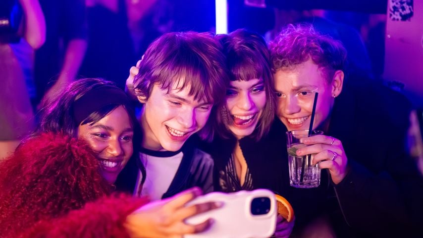 Greta Krämer, Yoran Leicher, Mariama Jobe und Jona Levin Nicolai in "Club der roten Bänder – Die neue Generation"