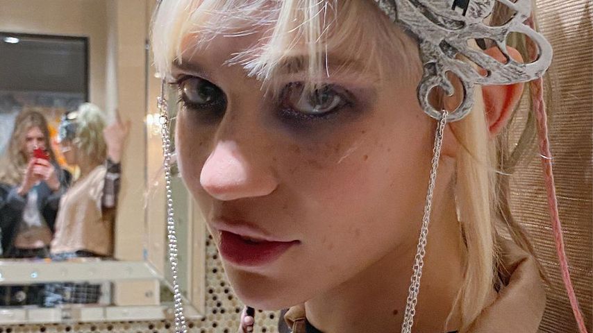Grimes, Sängerin