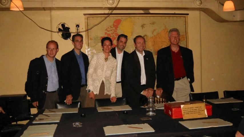 Schauspieler Kevin Spacey Seite an Seite mit Ex-Präsident Bill Clinton