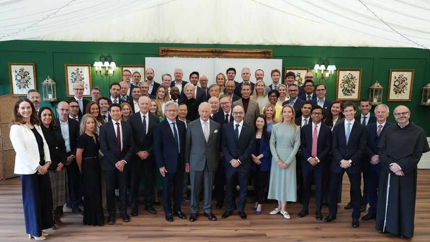 Gruppenfoto bei der KI-Konferenz auf Dumfries House in Cumnock, Schottland, am 17. September 2026