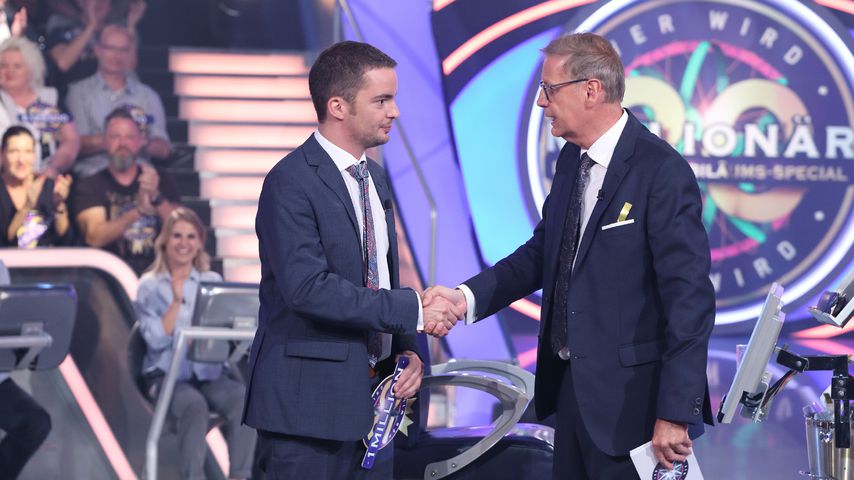 Günther Jauch mit "Wer wird Millionär?"-Kandidat Jan Stroh