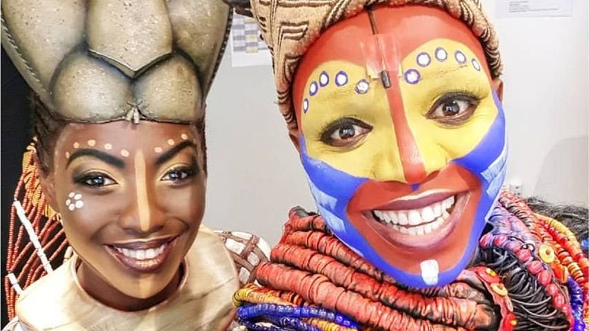 Gugu Zulu mit einem "König der Löwen"-Kollegen