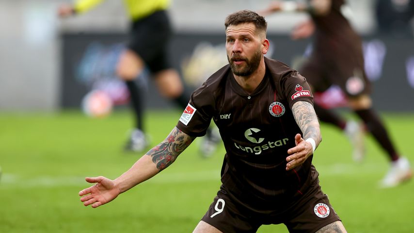Guido Burgstaller, Fußballprofi