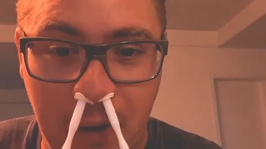 Autsch! Tokio-Hotel-Gustav lässt sich Nasenhaare rausreißen
