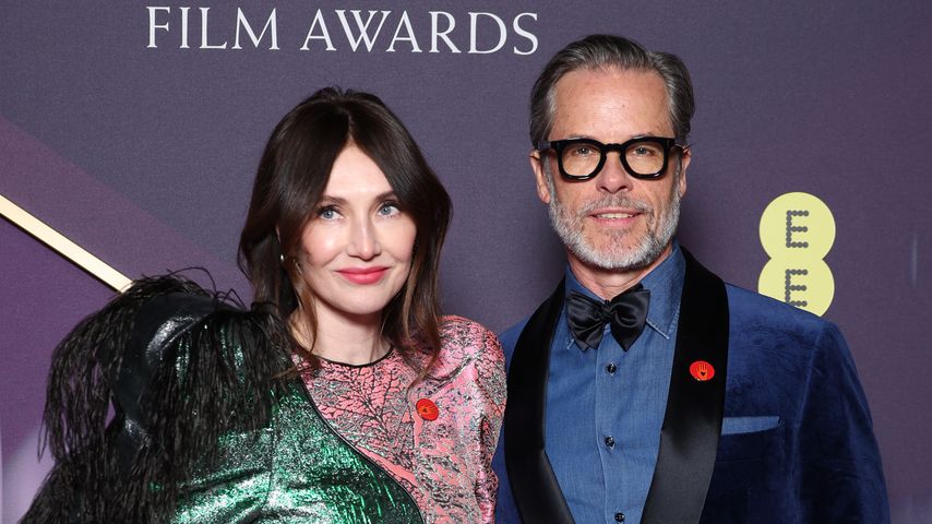 Guy Pearce und Carice van Houten posieren während der Bafta Film Awards 2025 in London
