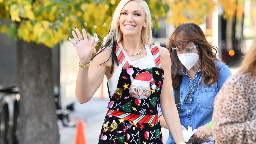 Mode-Fail? Gwen Stefani setzt auf schrille Xmas-Latzhose