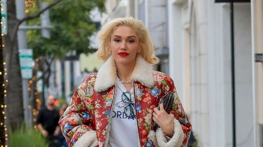 Weiße Boots & rote Lippen: Gwen Stefani ist ein Xmas-Cowgirl