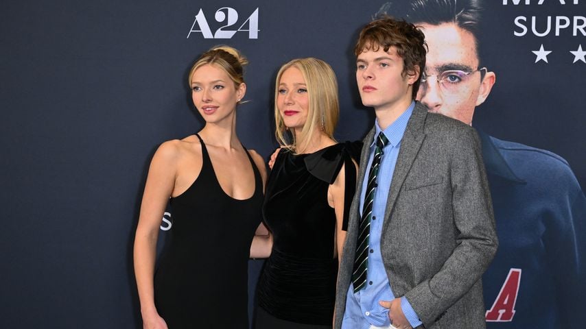 Gwyneth Paltrow mit ihren Kindern Apple Martin und bei der Premiere von "Marty Supreme" in New York: Gwyneth Paltrow mit Apple Martin und Moses Martin