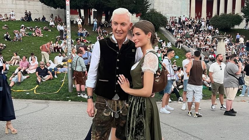 H.P. Baxxter (61) und Sara (24) turteln auf dem Oktoberfest