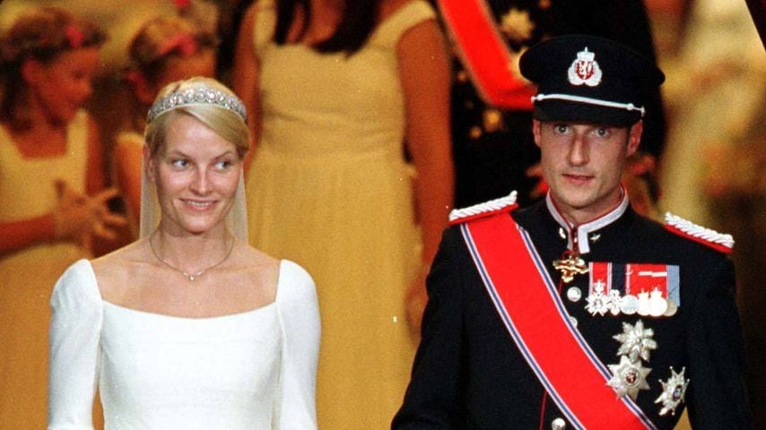 Haakon und Mette-Marit an ihrer Hochzeit am 25. August 2001