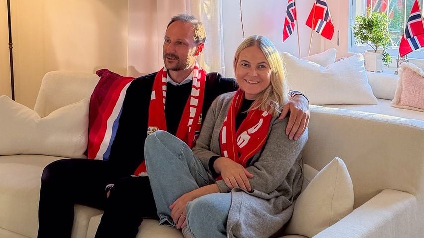 Kuscheln mit Haakon: Erstes Bild von Mette-Marit nach OP