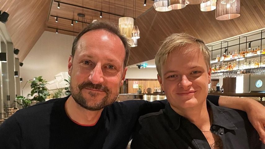 Haakon von Norwegen mit seinem Stiefsohn Marius