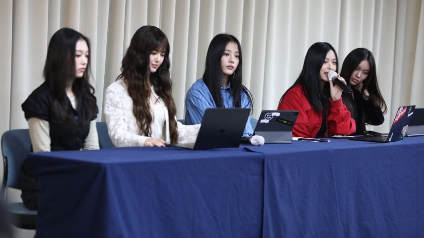 Haerin, Danielle, Hanni, Minji und Hyein von NewJeans, November 2024