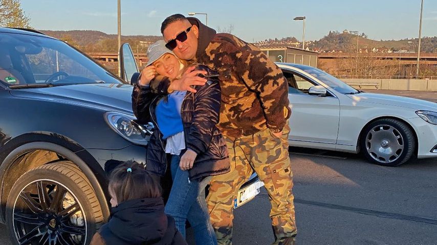 Haftbefehl mit seiner Tochter und Frau Nina