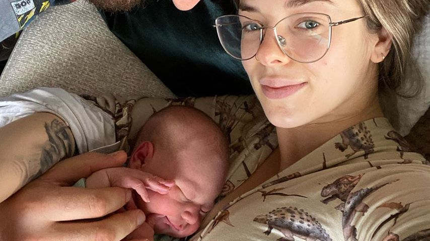Hafthor Julius Björnsson und Kelsey Henson mit ihrem Sohn