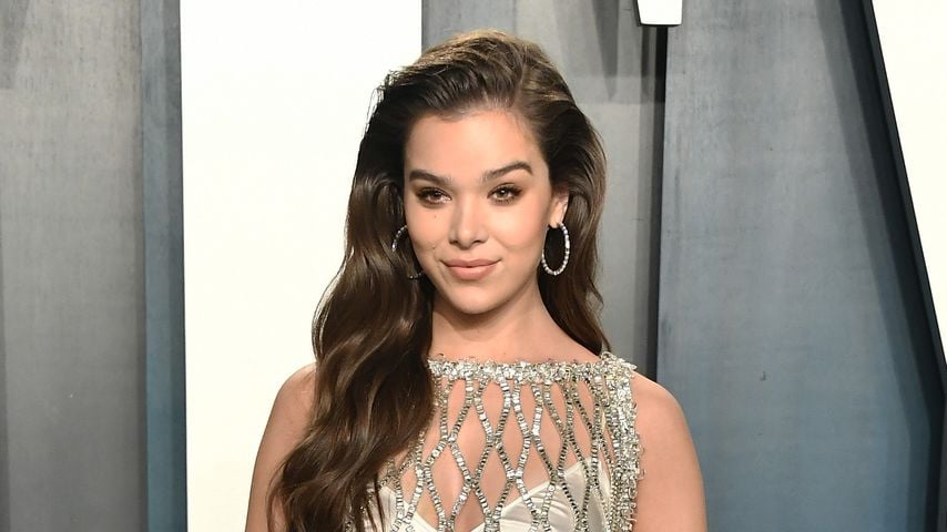 Hailee Steinfeld auf der Vanity Fair Oscar Party 2020