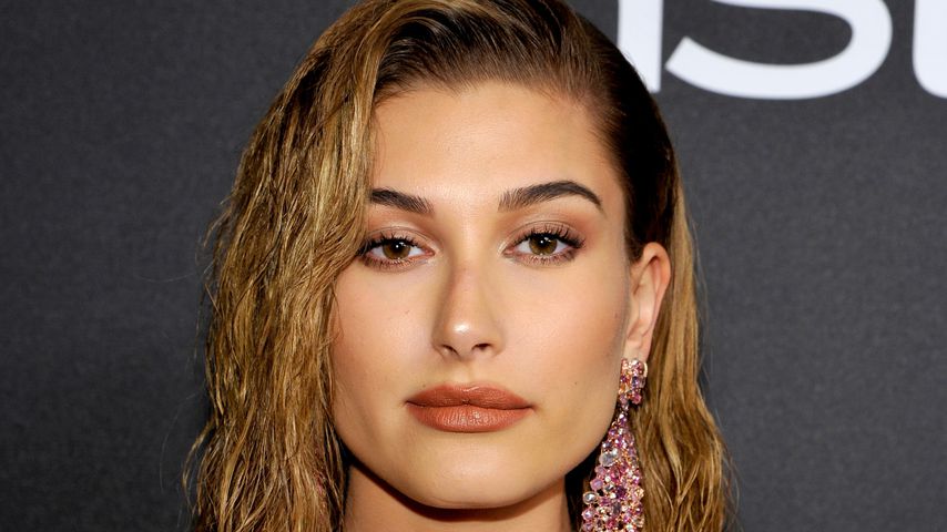 Sexy Dessous-Show: Hailey Baldwin spielt in BH & Slip Tennis