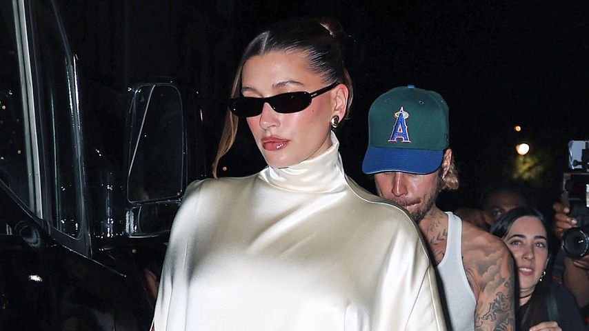 Enges Kleid: Hailey Bieber entzückt mit Babybauch-Look!