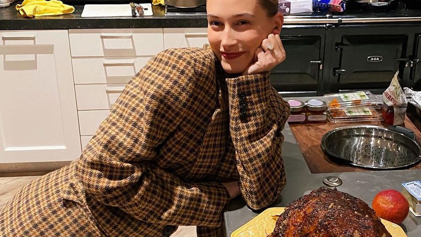 Hailey Bieber an Thanksgiving 2020