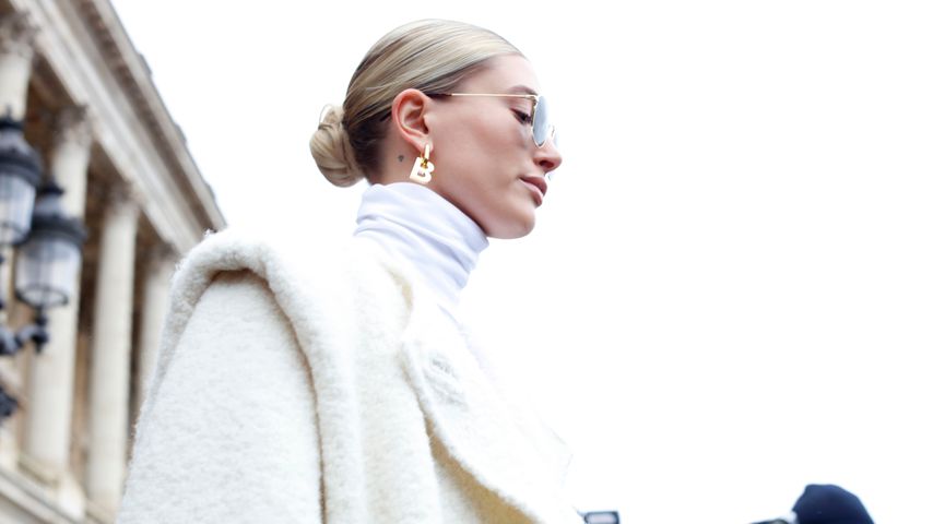 Hailey Bieber bei der Fashion Week in Paris im Februar 2020