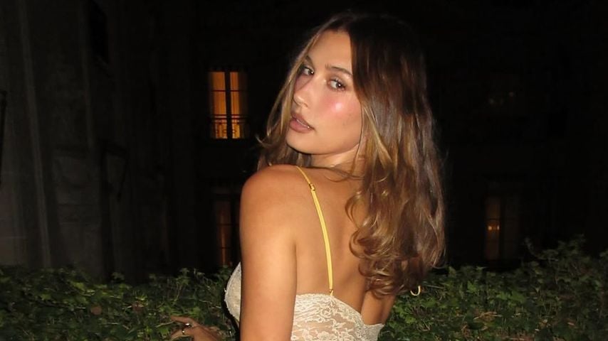 Hailey Bieber verzaubert Paris in sexy Lingerie-Look