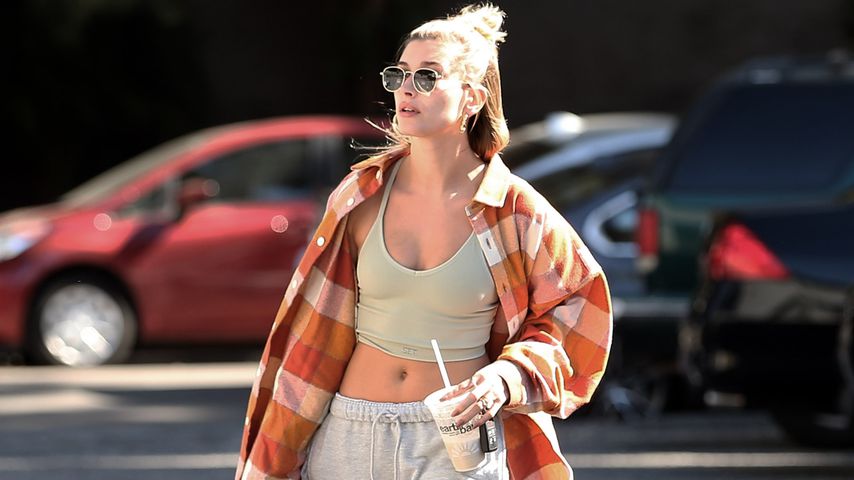 Chill-Look de luxe: So cool spaziert Hailey Bieber zum Sport