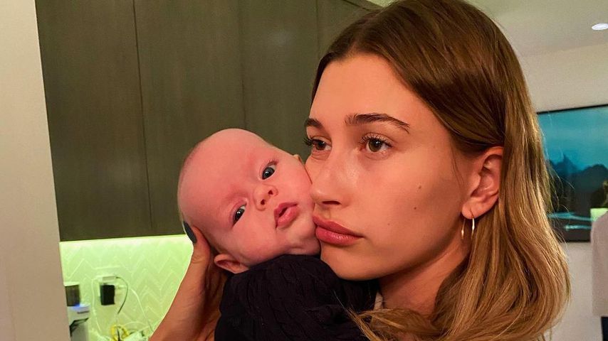 Zucker pur: Hier knuddelt Hailey Bieber Alaia Baldwins Baby