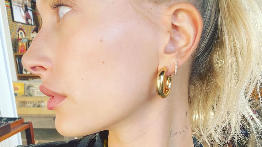 Hailey Bieber mit ihren Liebes-Halsketten