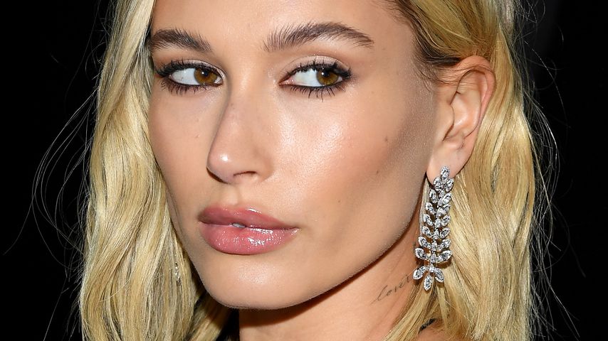 Hailey Bieber im Februar 2020 in Paris