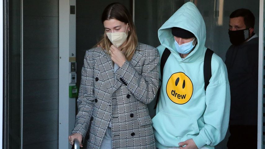 Hailey Bieber und ihr Ehemann Justin in Paris, Februar 2021