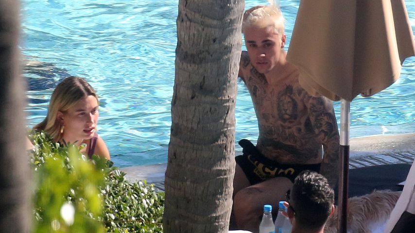 Relaxt am Pool: So verbringen Justin und Hailey Thanksgiving
