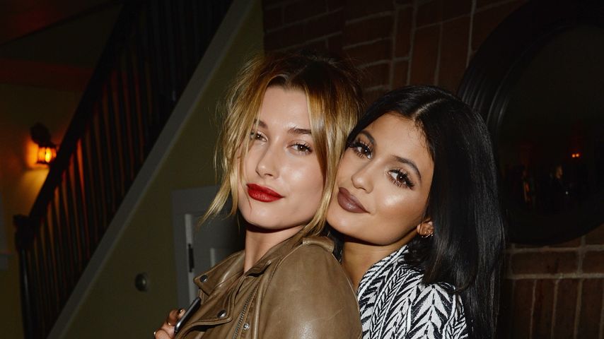 Hailey Bieber und Kylie Jenner im Jahr 2015