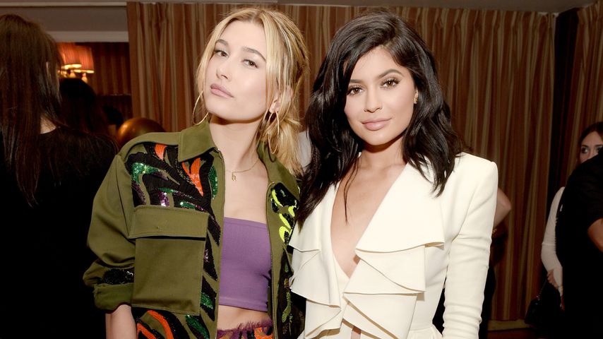 Hailey Bieber und Kylie Jenner im April 2016