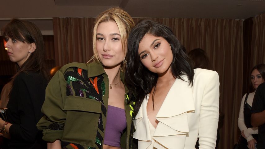 Hailey Bieber und Kylie Jenner im April 2016 in Los Angeles