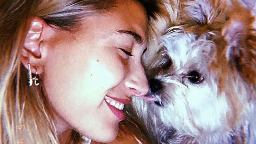 Hailey Bieber und Hund Oscar