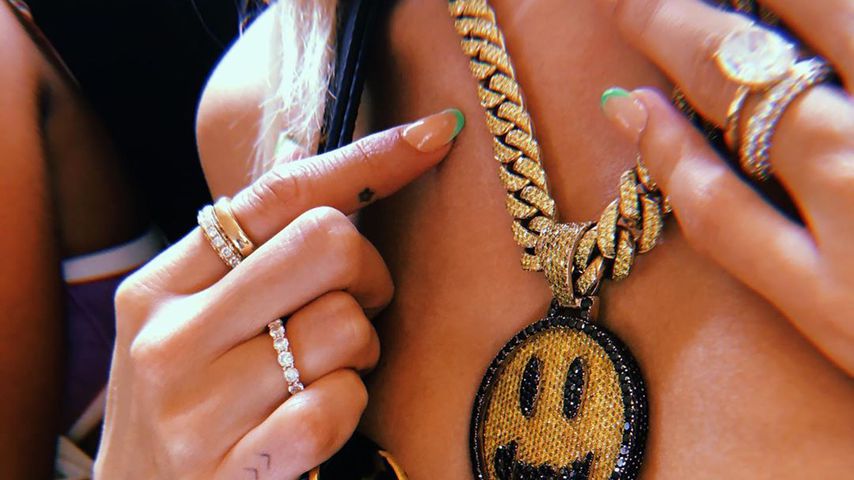 Hailey Bieber im August