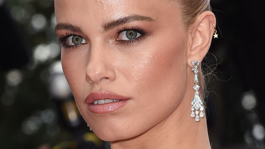 Echte Baywatch-Nixe: Praller Side-Boob bei Hailey Clauson