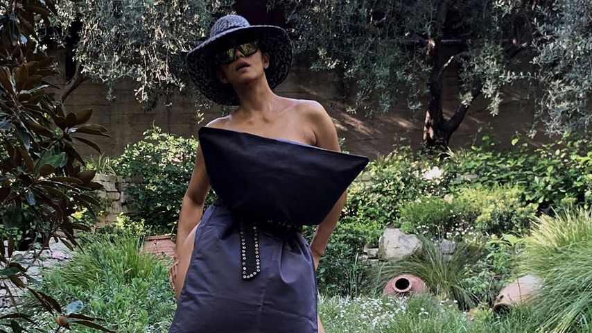 So cool rockt Halle Berry die "Pillow Challenge" im Netz!