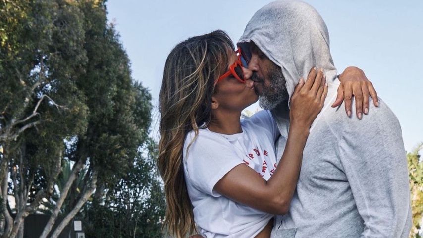 Heiß! Hier knutscht Halle Berry ihren Lover nur im Höschen