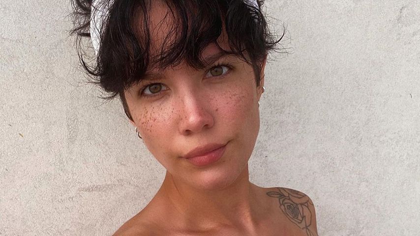 Autsch! Sängerin Halsey hat sich den Knöchel gebrochen